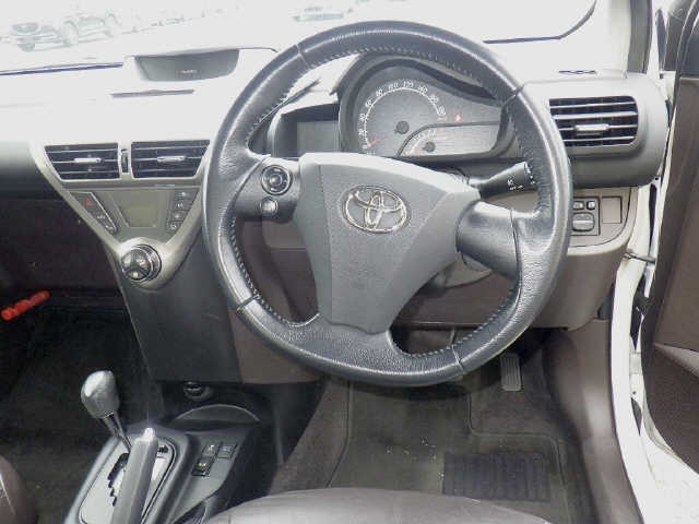 TOYOTA IQ