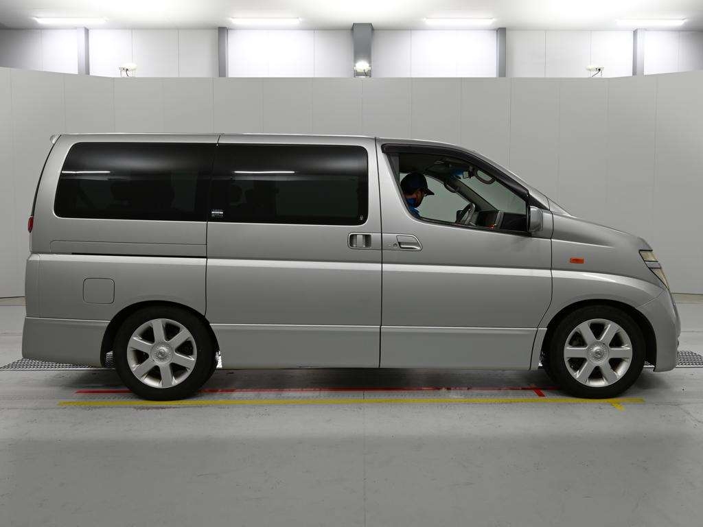 NISSAN ELGRAND