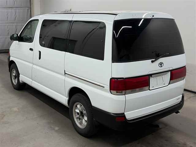 TOYOTA HIACE REGIUS