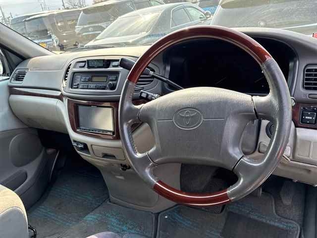 TOYOTA HIACE REGIUS