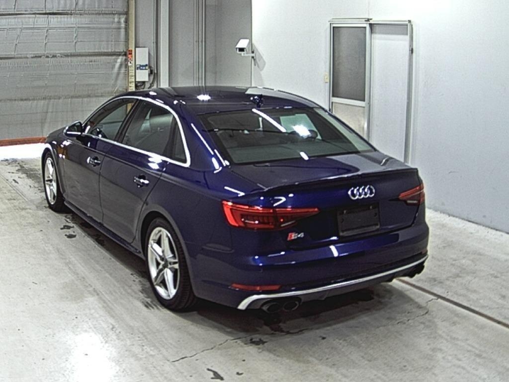 AUDI S4