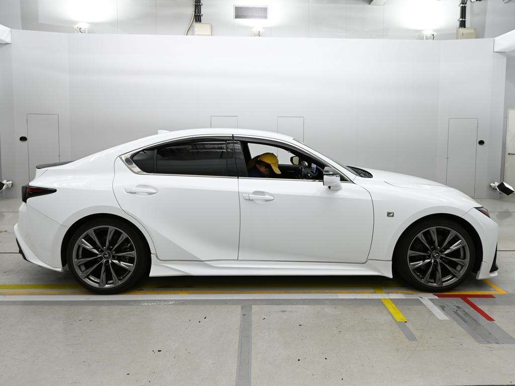 LEXUS IS300H