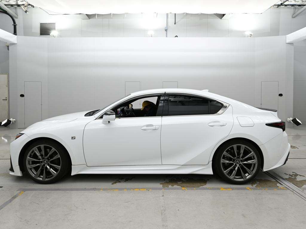 LEXUS IS300H