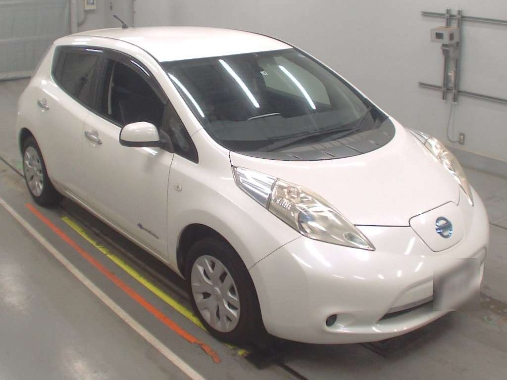 NISSAN LEAF