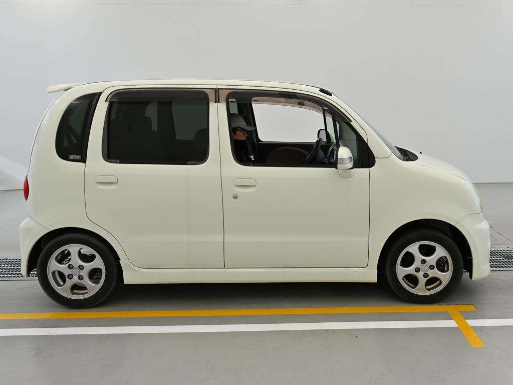 DAIHATSU MOVE LATTE