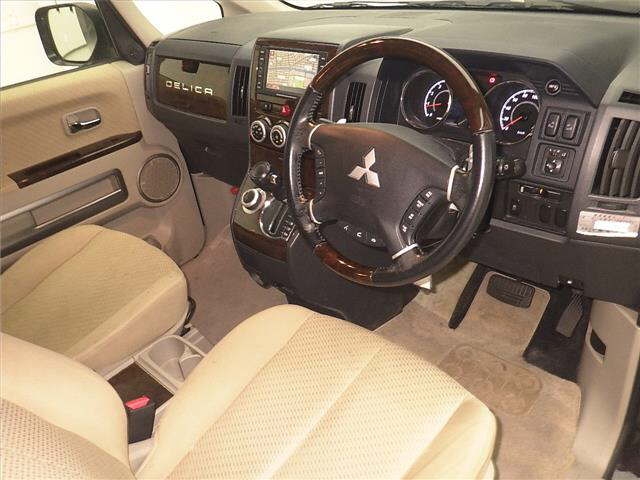 MITSUBISHI DELICA D:5