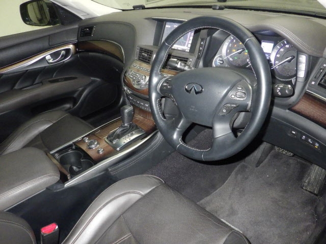 NISSAN FUGA