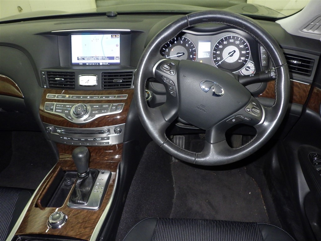 NISSAN FUGA