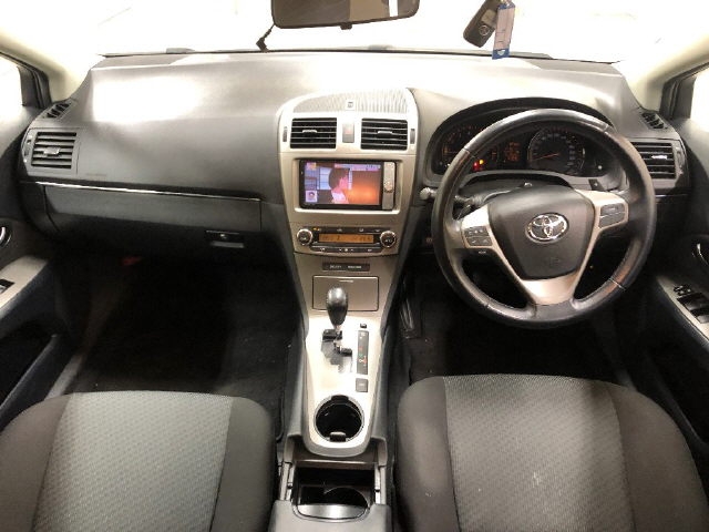 TOYOTA AVENSIS