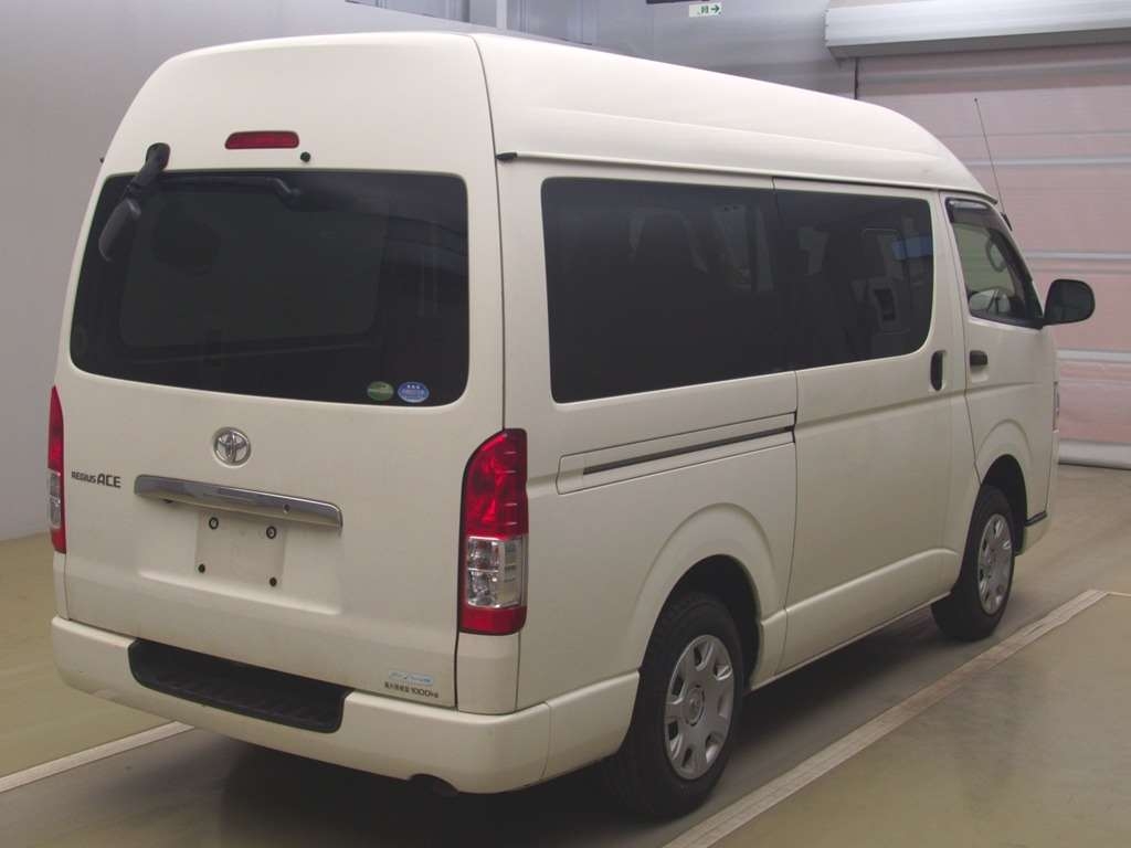 TOYOTA REGIUS ACE