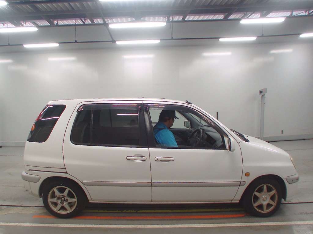 TOYOTA RAUM