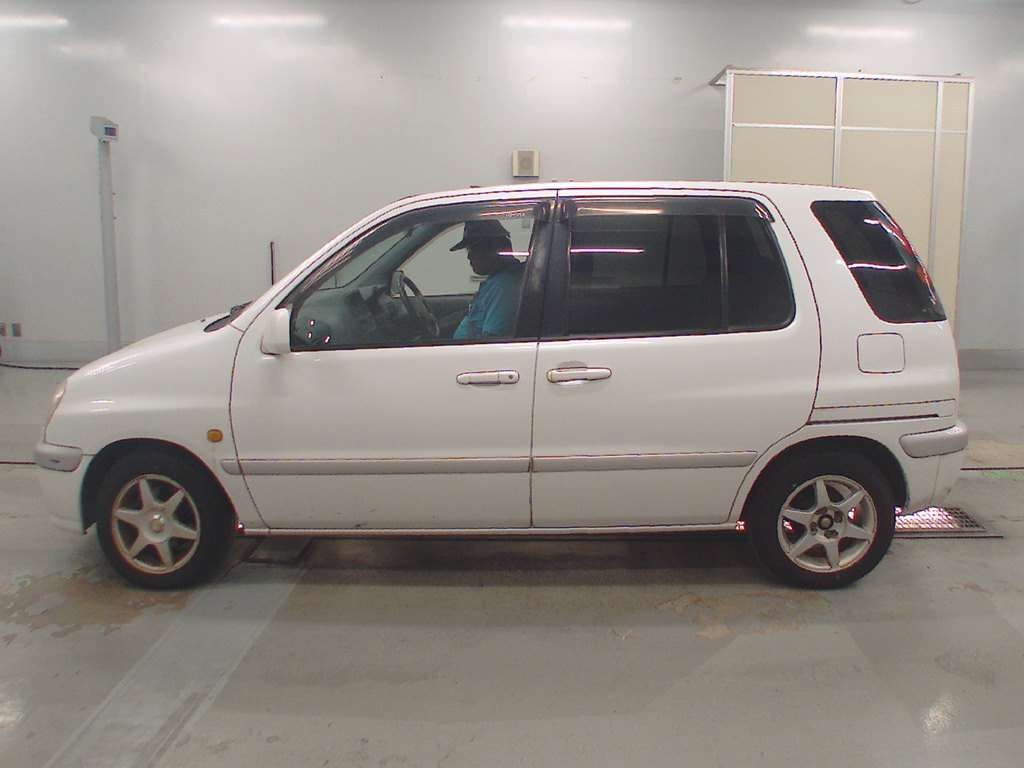 TOYOTA RAUM