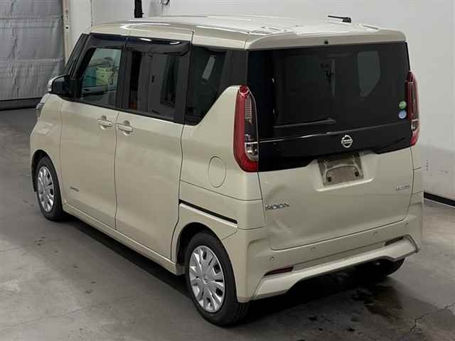 NISSAN ROOX