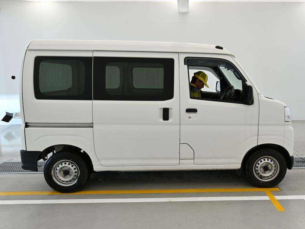 TOYOTA PIXIS VAN