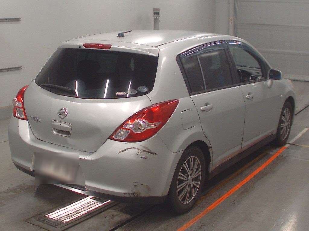 NISSAN TIIDA