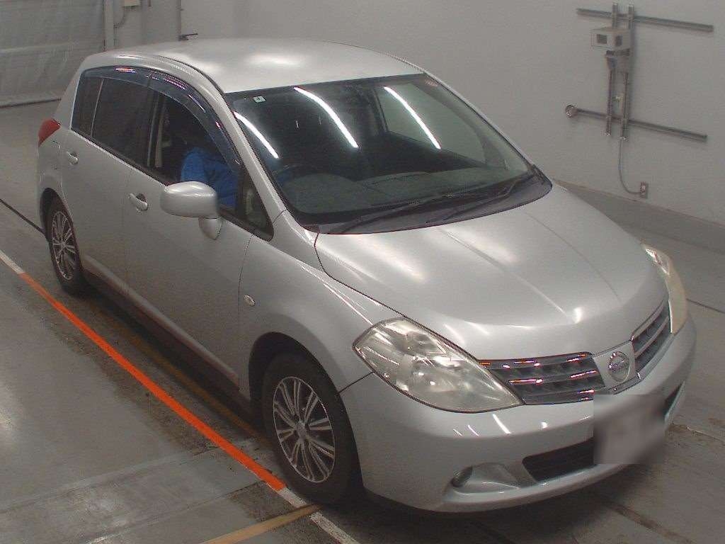 NISSAN TIIDA