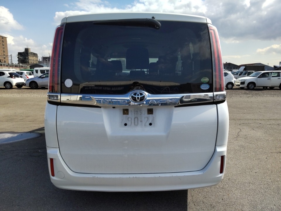 TOYOTA NOAH