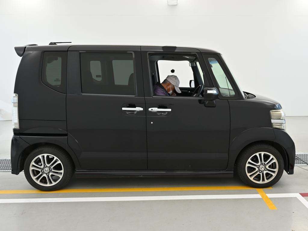 HONDA N-BOX+