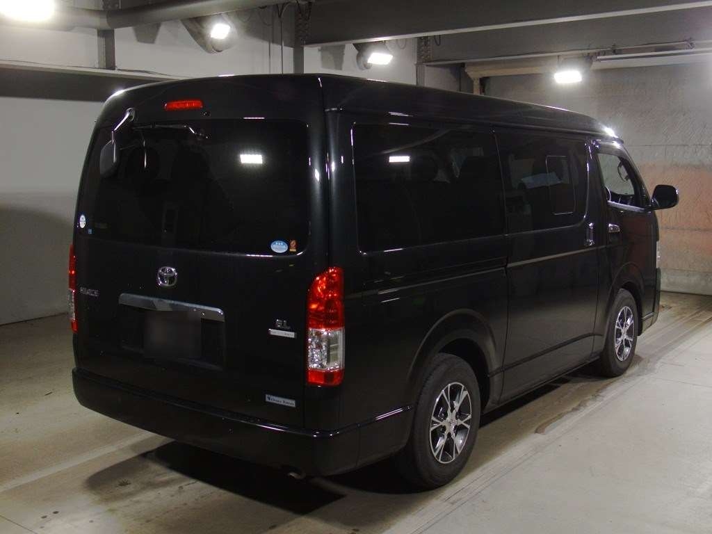 TOYOTA HIACE