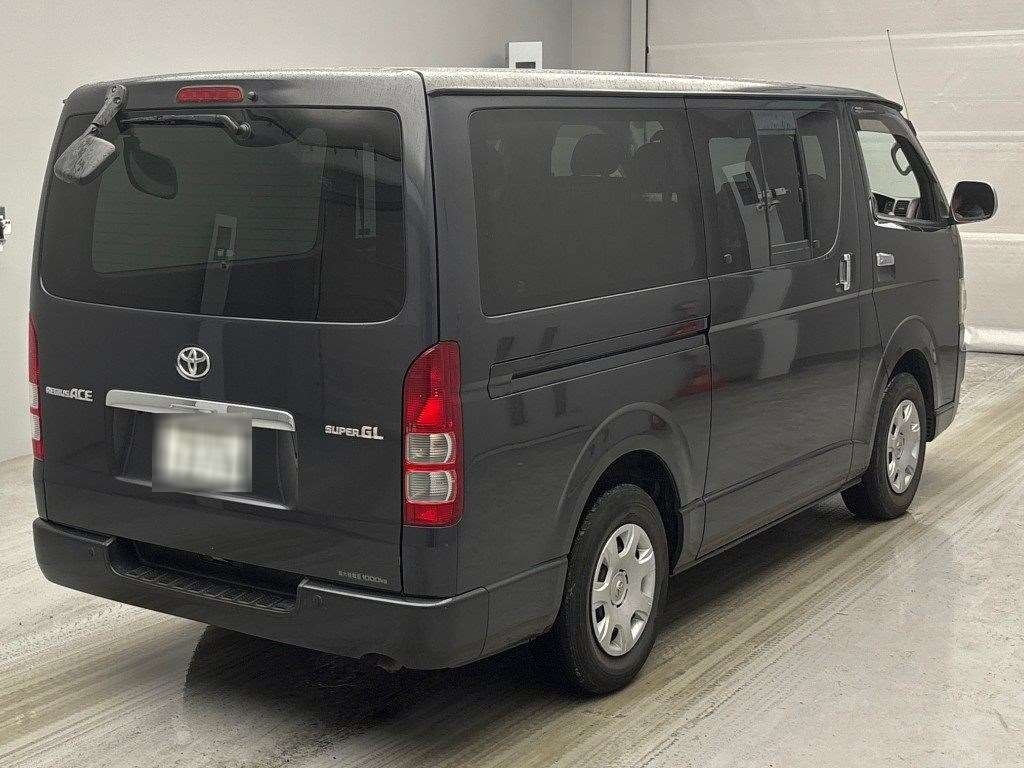 TOYOTA REGIUS ACE