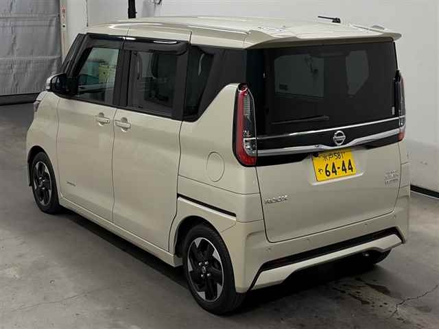 NISSAN ROOX