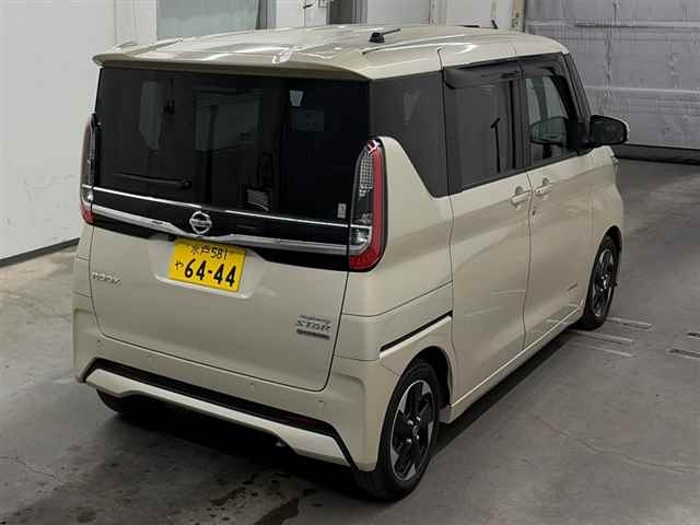 NISSAN ROOX