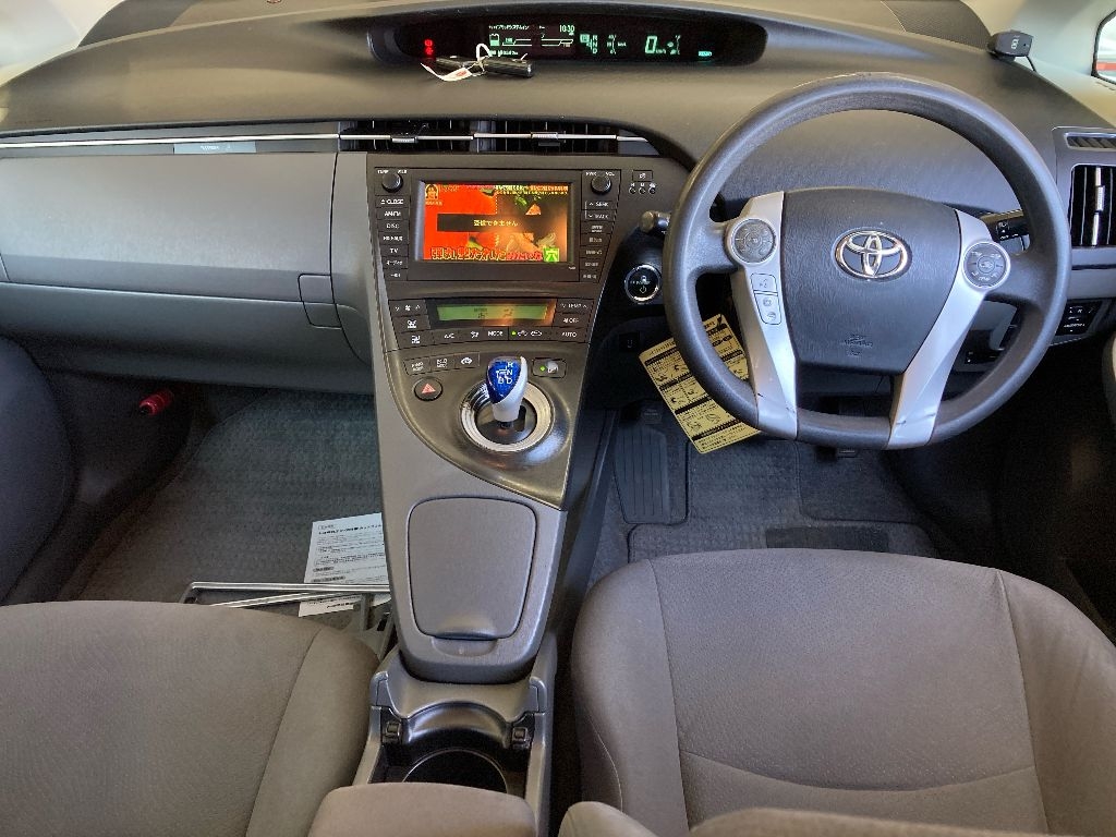 TOYOTA PRIUS