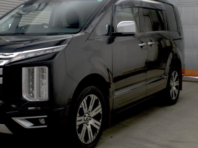 MITSUBISHI DELICA D:5