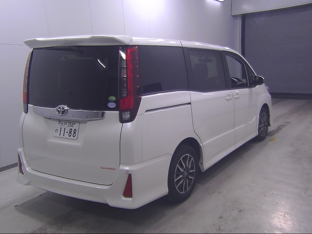TOYOTA NOAH