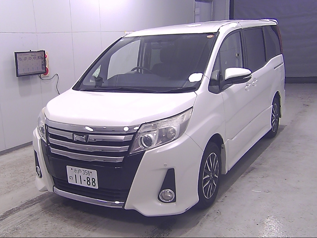 TOYOTA NOAH