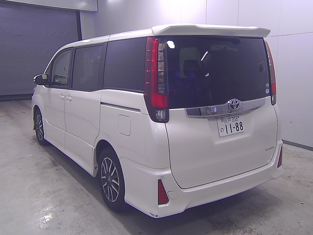TOYOTA NOAH