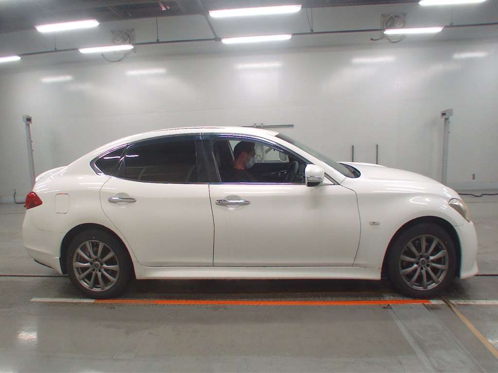 NISSAN FUGA
