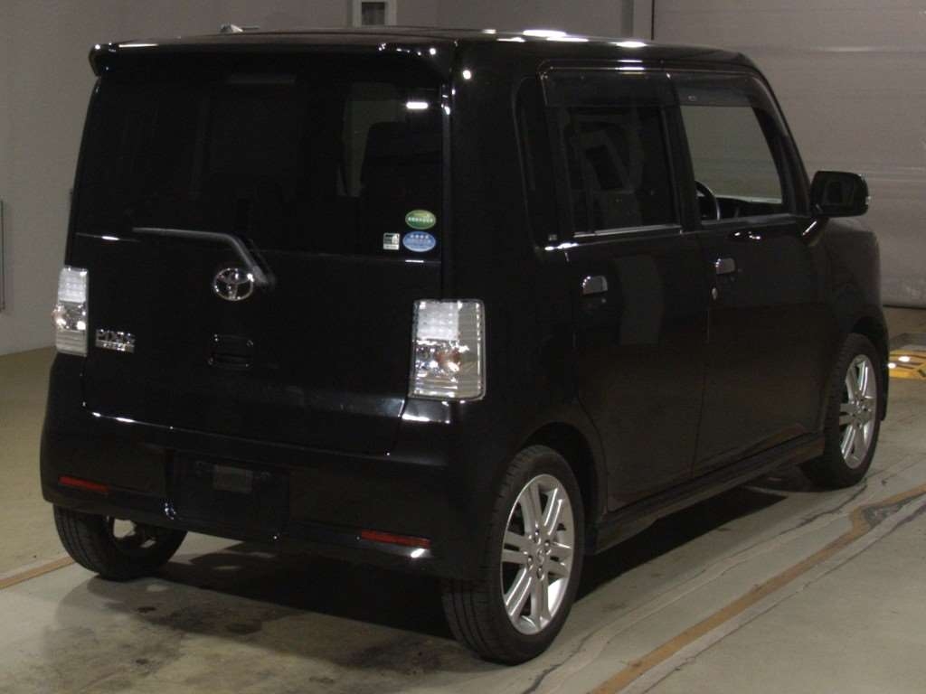 TOYOTA PIXIS SPACE