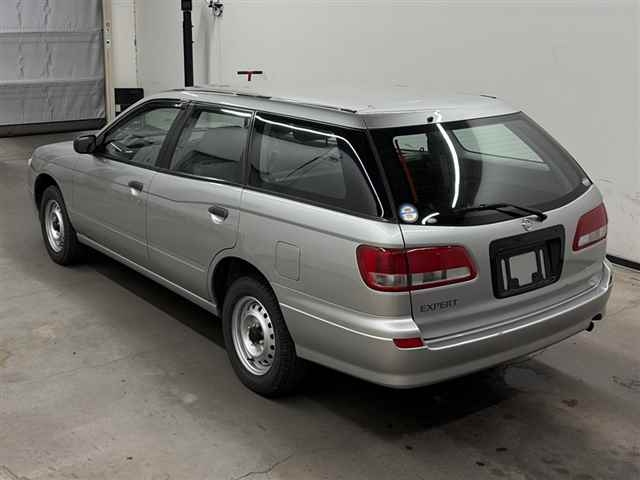 NISSAN EXPERT