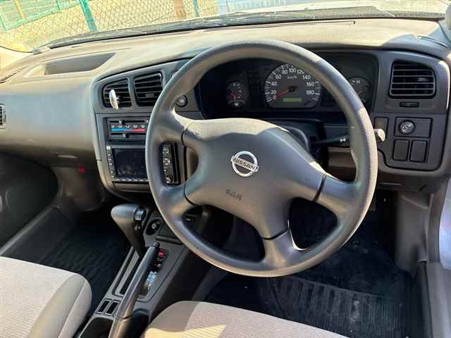 NISSAN EXPERT