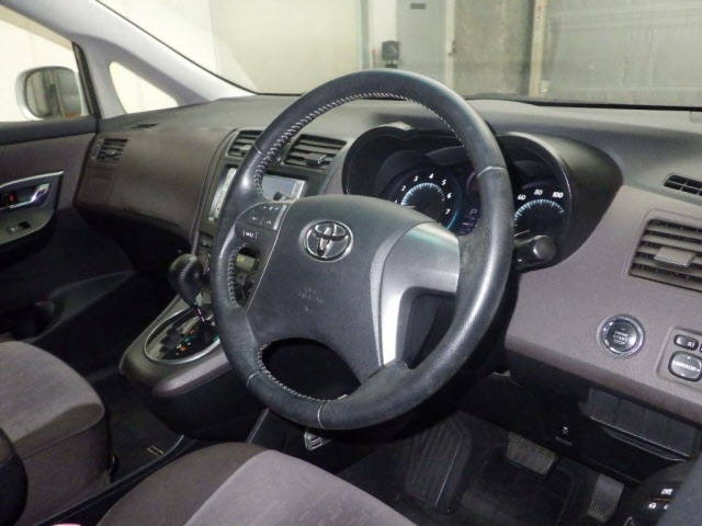 TOYOTA MARK X ZIO