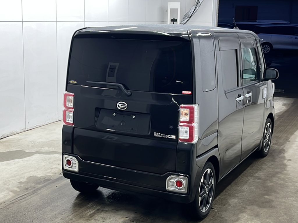 DAIHATSU WAKE
