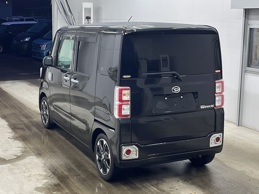 DAIHATSU WAKE