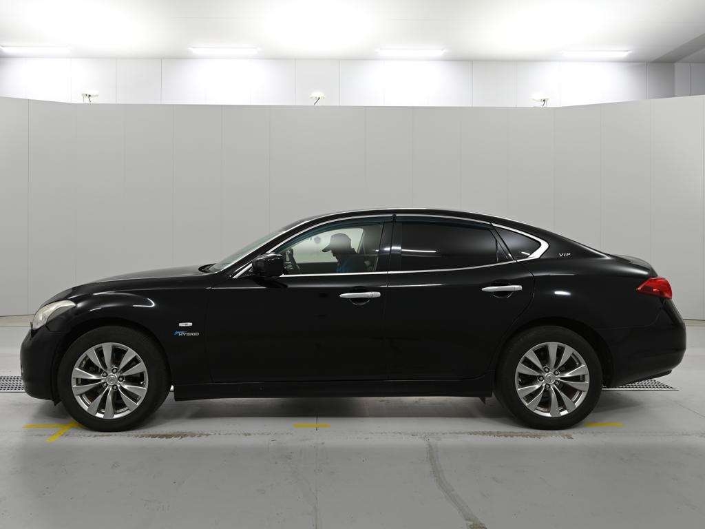 NISSAN FUGA