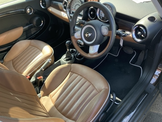 MINI HATCH