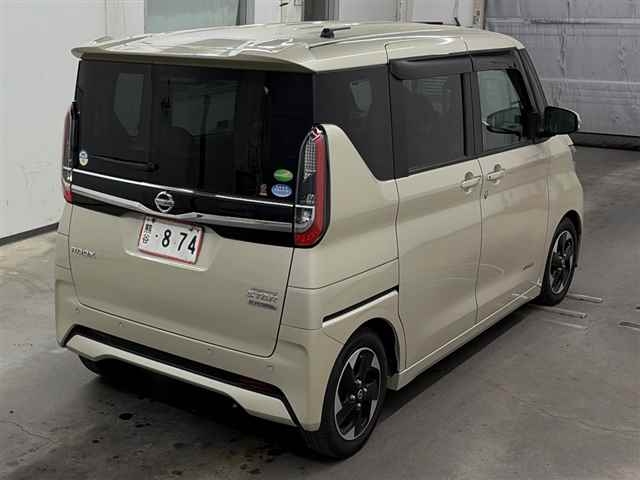NISSAN ROOX