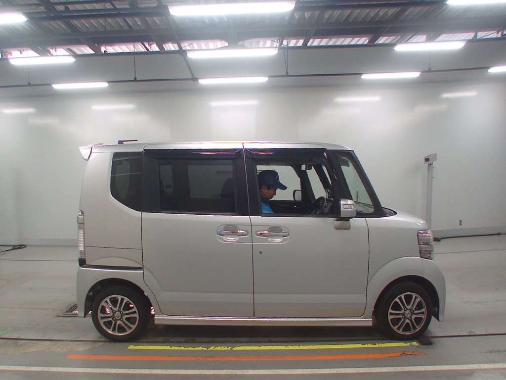 HONDA N-BOX+