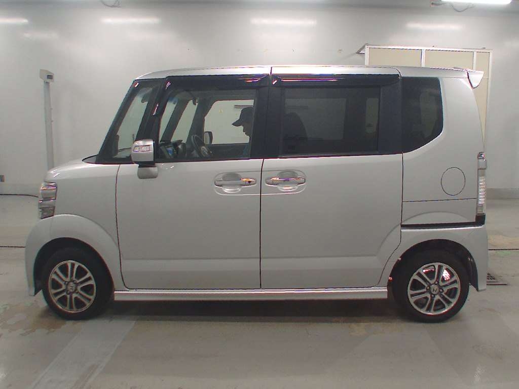 HONDA N-BOX+