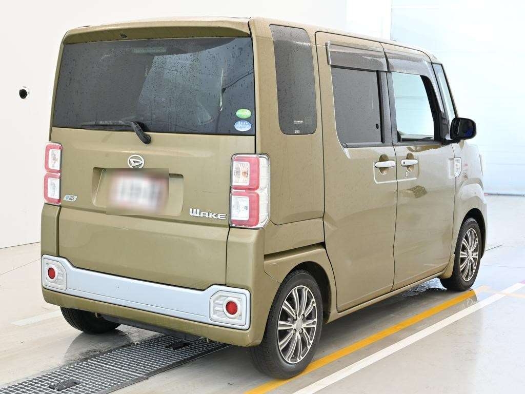 DAIHATSU WAKE