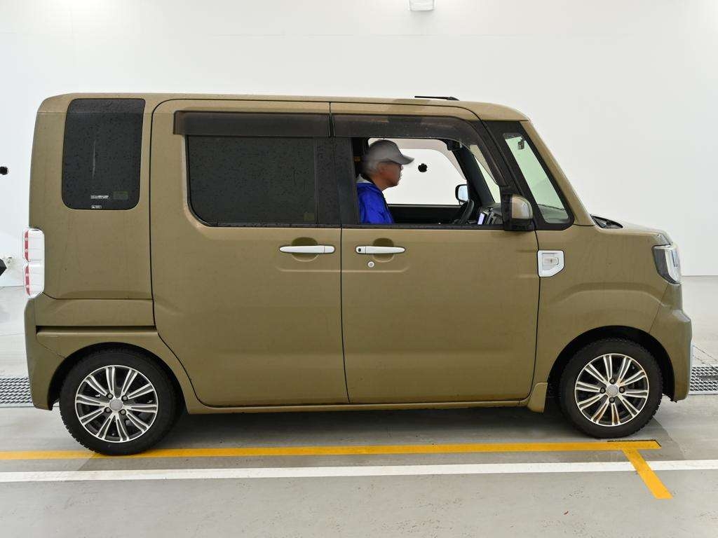 DAIHATSU WAKE