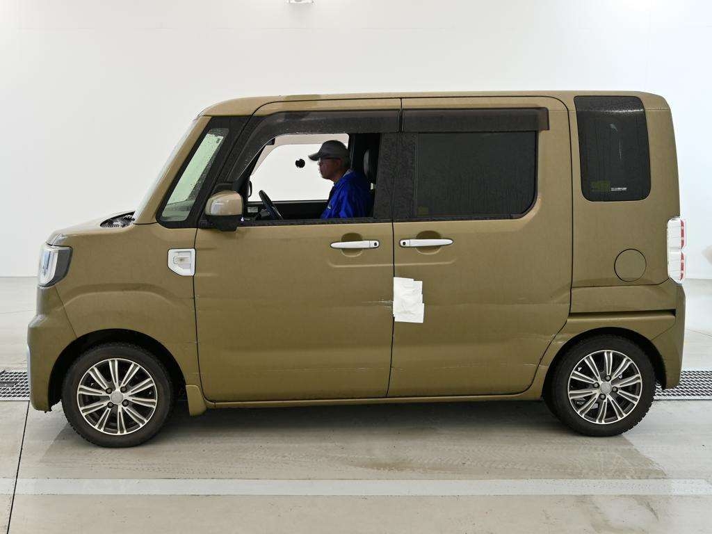 DAIHATSU WAKE