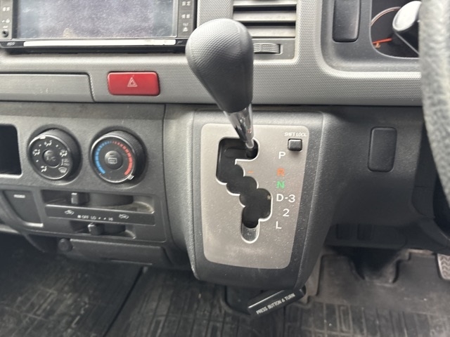 TOYOTA REGIUS ACE