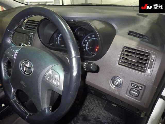 TOYOTA MARK X ZIO
