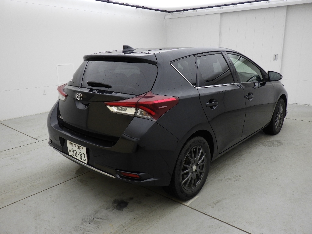 TOYOTA AURIS