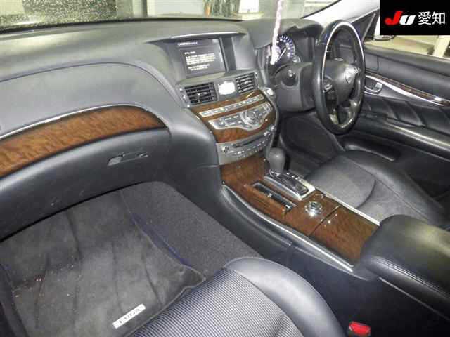 NISSAN FUGA